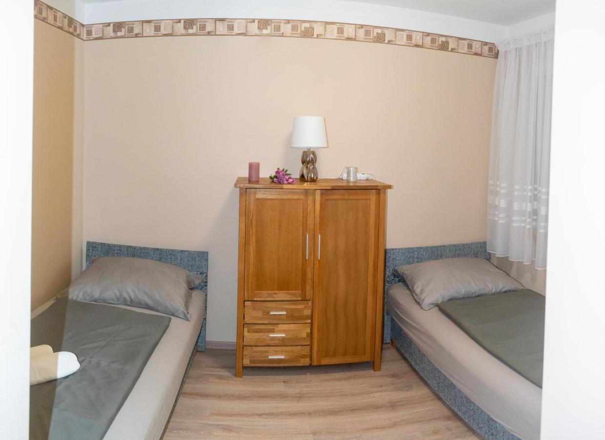 Oazis Apartman Кестхей Екстер'єр фото