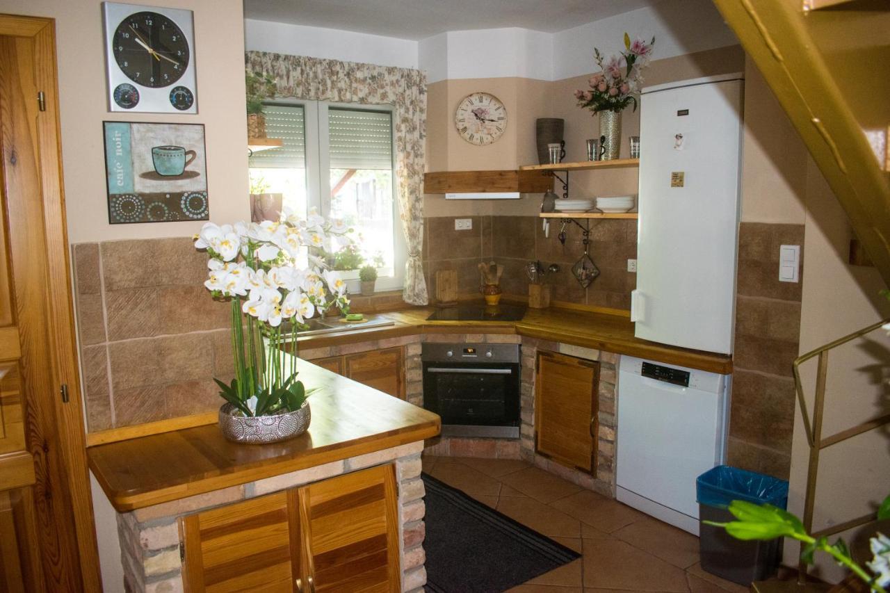 Oazis Apartman Кестхей Екстер'єр фото