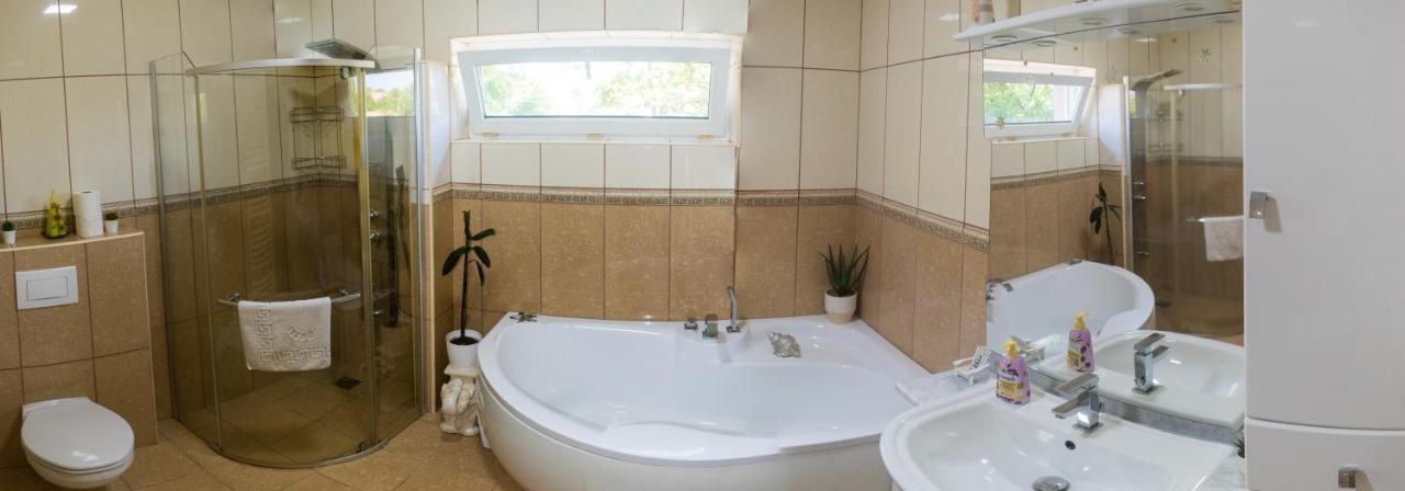 Oazis Apartman Кестхей Екстер'єр фото
