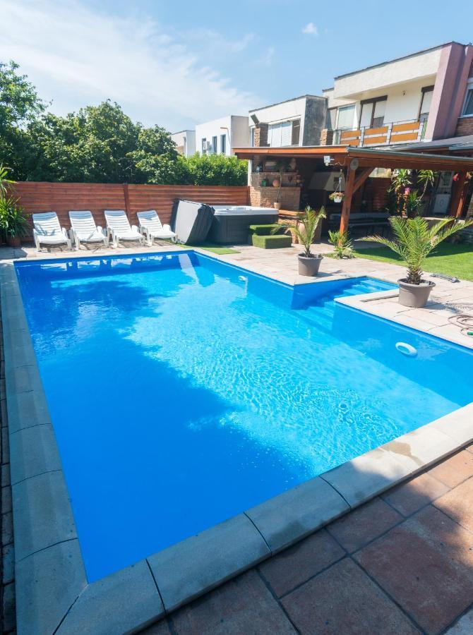 Oazis Apartman Кестхей Екстер'єр фото